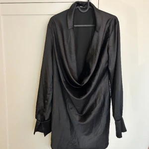 Svart klänning  - Strl s