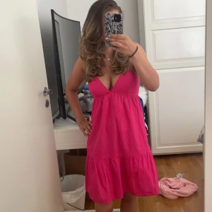 Sommar klänning  - Super fin klänning till sommaren,  använd en gång💕ordinarie pris 399💕