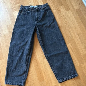 Polar big boy jeans - Det är ett par svarta polar big boy jeans i storleken xs. Inga skador och Självklart äkta. Nypris ca 1300kr Säljer pågrund av att jag tröttnat på dem. 