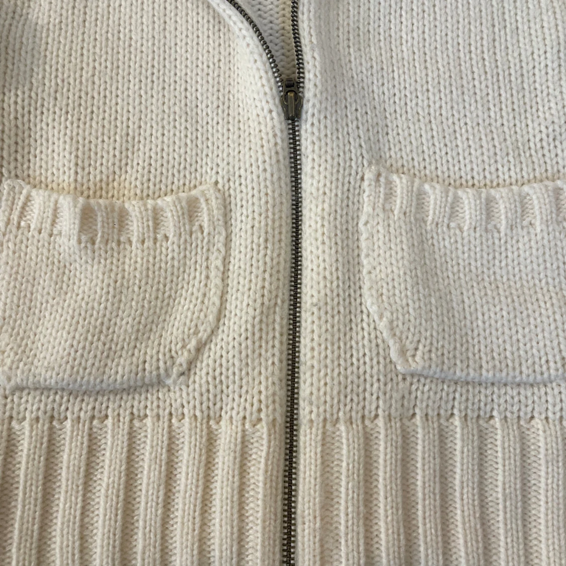 Stickad kofta med dragkedja - 91