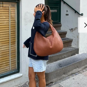 Väska - Väska från Pitaya nypris 699kr🤍 Sparsamt använd så det är jättebra skick! Fråga för egna bilder