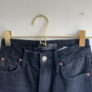 Stradvarius jeans - Avklippta i längden passar typ 157