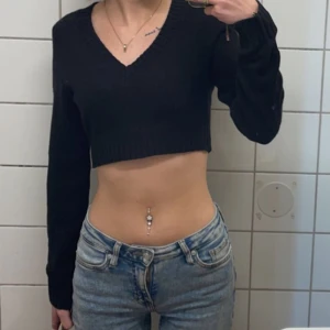 STICKAD TOPP - Stickad crop top i bra skick! 