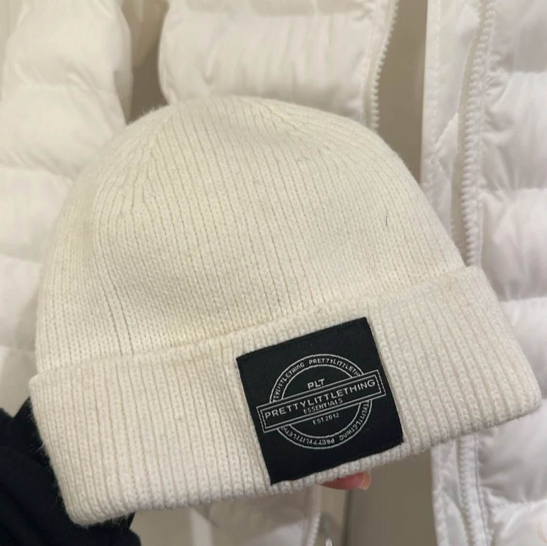 Vit puffer jacka som ny plt mössa ingår - 91