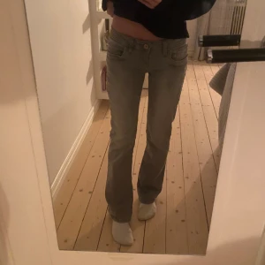 Grå LTB jeans - Säljer mina jättesnygga ltb jeans!! Använda några få gånger och är i fint skick.