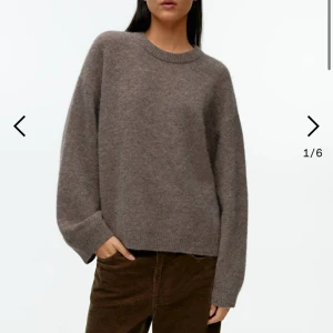 Stickad tröja - Säljer denna stickade tröja från arket då den inte kommer till användning. Använd fåtal gånger. Nypris 990. Slutsåld, LÄGG PRISFÖRSLAG 