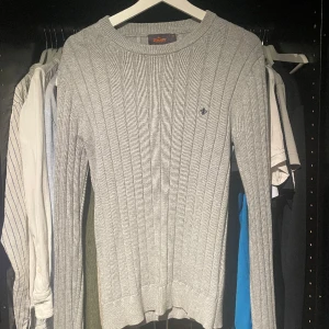 Stickad Morris tröja - Fint skick, passar M/S (men lappen säger storlek Xs.)