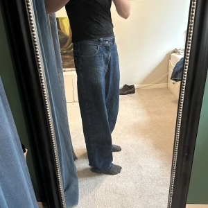 Polar Big Boy jeans - Baggy polar Big boys med gamla loggan, det är medium storlek Sark blue wash. Lite slitna vid hälarna men annars fint skick. Priset går att diskuteras.