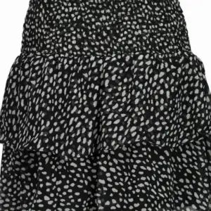 så fin kjol som är perfekt för sommaren! köpt på zalando men märket är Chelsea, köpt för runt 400 men säljer för 150 + frakt. (Pris kan diskuteras.) kom privat för fler bilder. (knappt använd, köpt 2022.)