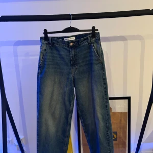 Bershka jeans baggy - Bershka jeans baggy  Eu 40 Betalar ej frakten Står ej för postens slarv