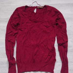 Stickad röd tröja  - Stickad tröja 