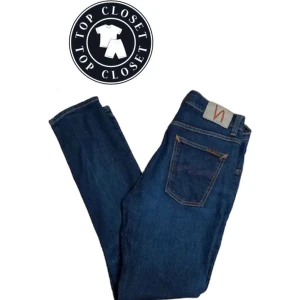 Nudie jeans slim fit - Säljer ett par nudie jeans för endast 429kr, orginal pris ligger på 1400kr. Storlek 27/30 och skick 9/10, pris kan diskuteras 