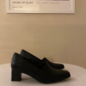 Klackskor i äkta läder  - Fina klackskor i äkta läder, storlek 37 (fint skick) 