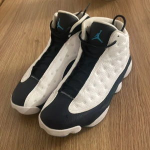 Air Jordan 13 Retro ’obsidian’ - Kvitto finns köpt från Goat.  pris kan diskuteras. knappast använda rena skor.