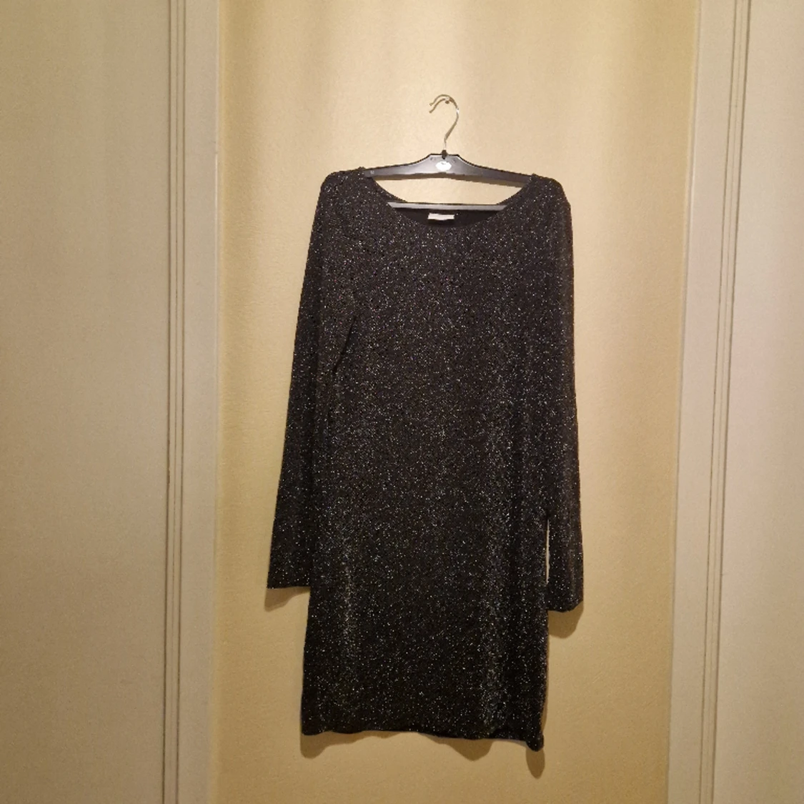 Glittrig klänning - 91