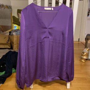 Fin InWaer tröja - Mycket fin InWear tröja i nyskick. Använd gärna köp nu om du inte har några frågor!