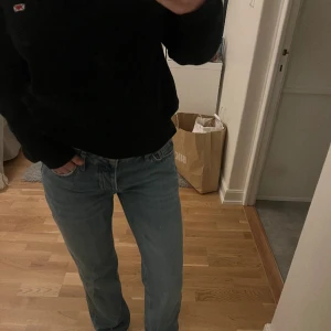Jeans ”icon” från lager157 - Jättesnygga jeans som inte kommer till användning. Har inte använt många gånger, är i bra skick! Köpte för 400 säljer för 200+ frakt 💕
