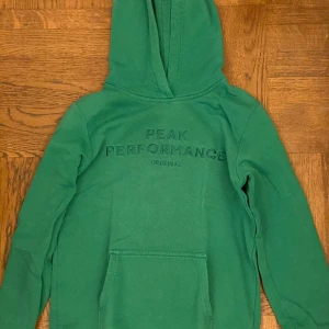 Peak Performance Hoodie Grön - Storlek: 160 Skick: 9/10