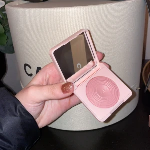 Caia Glow Rouge Rasberry Passion - Caia Glow Rouge Rasberry Passion. Nypris 265kr. Självklart helt oanvänd!