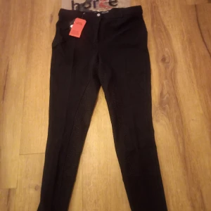 Ridbyxor - Strl 42. Helt nya! - Helt nya i förpackning (inte ens testade)  Ridbyxor, strl 42/30. Märke: Horze
