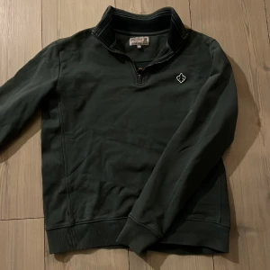 Morris half zip  - Snygg Morris half zip i bra skick storlek S men sitter mer som en XS eller mindre