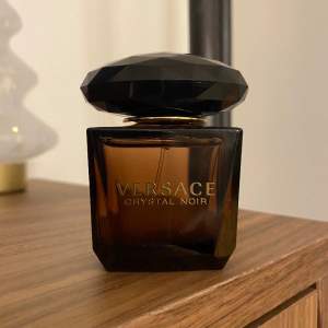 Nästintill oanvänd parfym från Versace i doften Crystal Noir 🖤 30ml