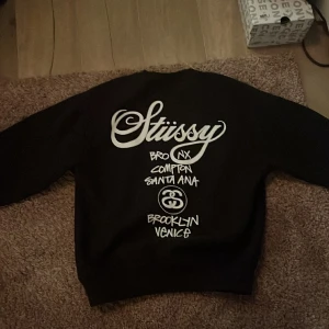 Stussy crewneck  - Bra skick lite använd