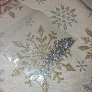 Pärlor - Snygga pärlor som passar bra på naglar🦋