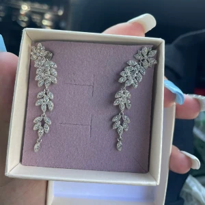 Silver örhängen - super fina från Herberts guld! Ska nog efterlikna små löv🩷🩷äkta silver och köpte för 549🌸🌸