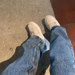vintage jeans - mid/low waisted 