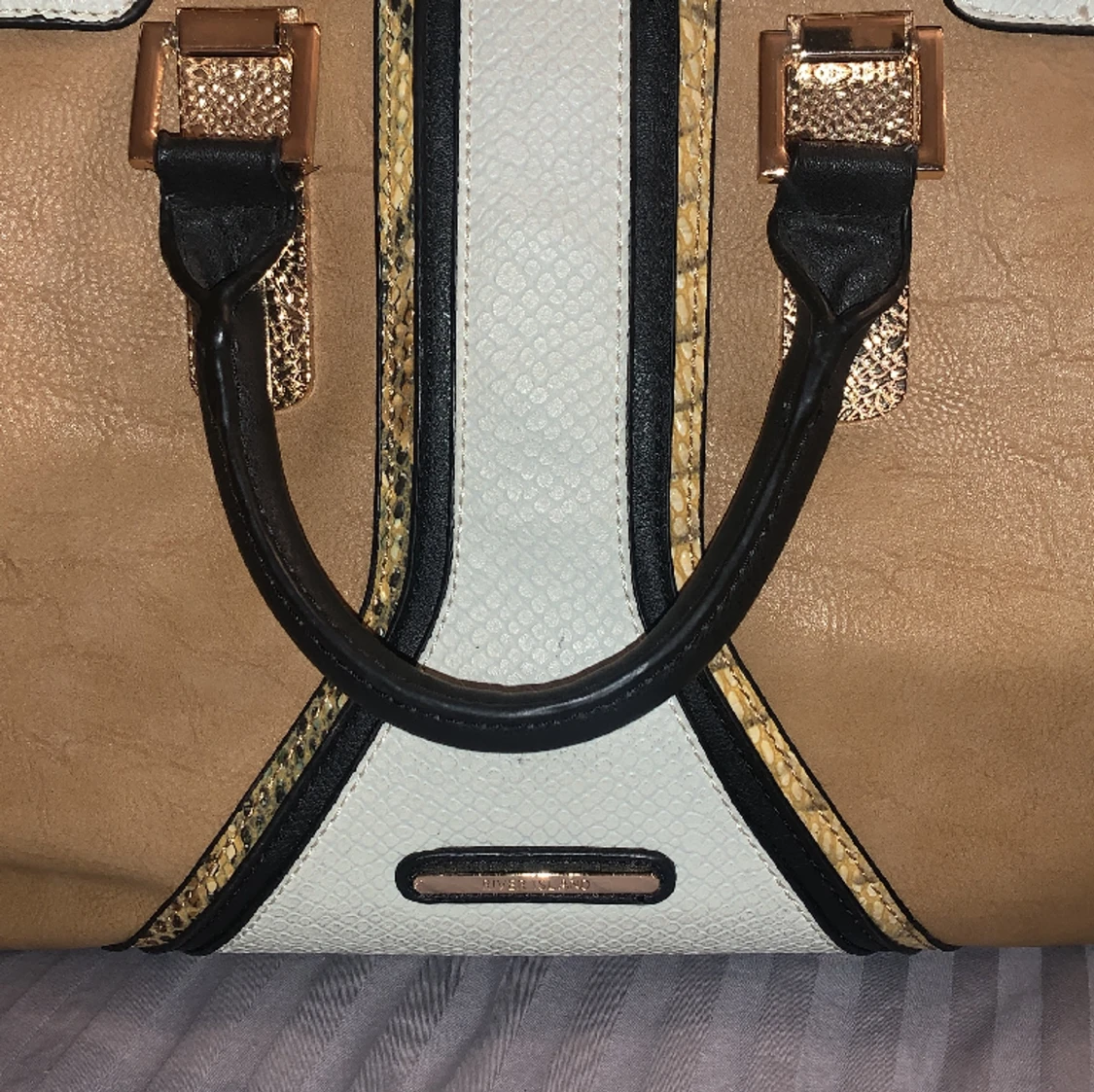 Rymlig handväska  - 90