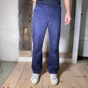 Fin fina Acne Studios jeans i bra skick. Passar S-M ca 30w 29L. Om du har någon fundering är det bara att hoppa in i DM. Mvh StilKontoret