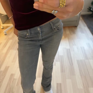 Grå ltb jeans - Säljer dessa grå ltb jeans. Modellen är fallon❤️