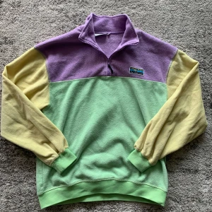 Junkyard pastell fleece - Skick: Mycket bra  Stl: Xs   Längd: Cirka 66cm  Armlängd: 49cm