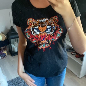 Kenzo T-shirt - Jättefint skick, inga defekter. Inte min stil längre 