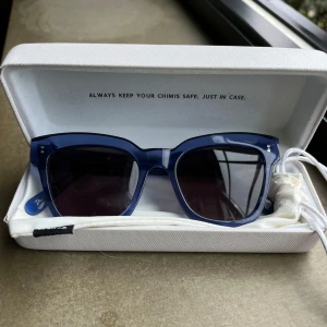 Chimi 005 - Säljer mina chimi glasögon i modellen 005 och färgen acai. Använda mycket få gånger💕💖