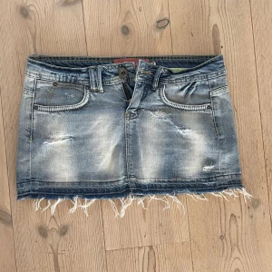 Snygg jeanskjol  - Stretchig Jeanskjol i storlek S/M