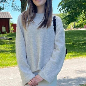 Stickad Tröja - Tröja från GinaTricot som inte använts många gånger. Säljer pga att den inte kommer till användning så mycket://🥰