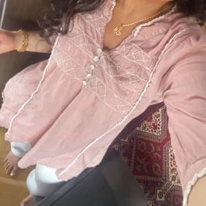 Blus - Super duper fin plus some är luftig! Pris kan diskuteras vid snabb affärr!!!