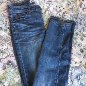 Acne Jeans  - Lite äldre Acne Jeans men är fortfarande i super bra skick👌