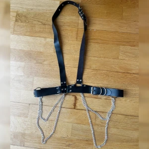 Harness överkropp - Faux läder harness, aldrig använd