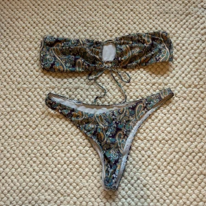 Mönstrad bikini - Använd men i superbra skick 💙 säljer pga kommer ej till användning, passar M