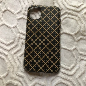 Mobil skal från By Malene Birger - Jättetrendigt mobilskal från Malene Birger för IPhone 11