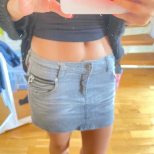 Jeanskjol - lågmidjad jeanskjol 