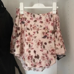 Sommar kjol - Prislappen är på! Köpt från Nelly 