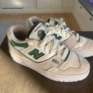 New Balance sneakers - Jättefina new balance 550 som knappt är använda. Storlek 37. Ordinarie pris ca 1700🤩