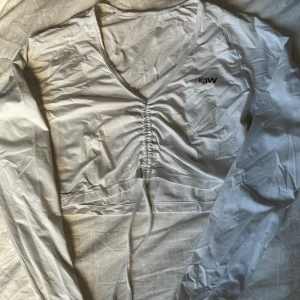 Iciw crop långärmad - Jättefint skick 