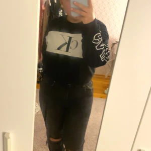 Tröja o byxor - Ck tröja stolekM Byxor från Gina stolek  M Tröjan 350kr Byxorna 120kr  Frakt tillkommer 💕 Priset är inte fast så lägg ett bud 