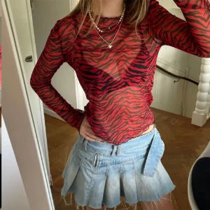 Zebramönstrad mesh topp - Såå snygg! Från zara, bra skick!