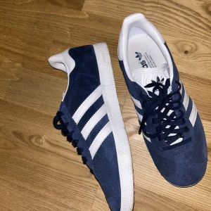 Helt nya adidas skor - Helt oanvända adidas skor  Ny pris 1400kr 